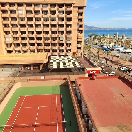 Huoneisto Bright With Sea View, Fuengirola, 50 M², Pool