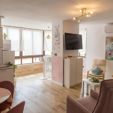 Huoneisto Bright With Sea View, Fuengirola, 50 M², Pool *